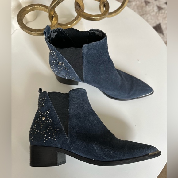 Marc Fisher LTD Yalyn metal studded blue suede Chelsea pointy toe booties size 9 - Picture 2 of 13